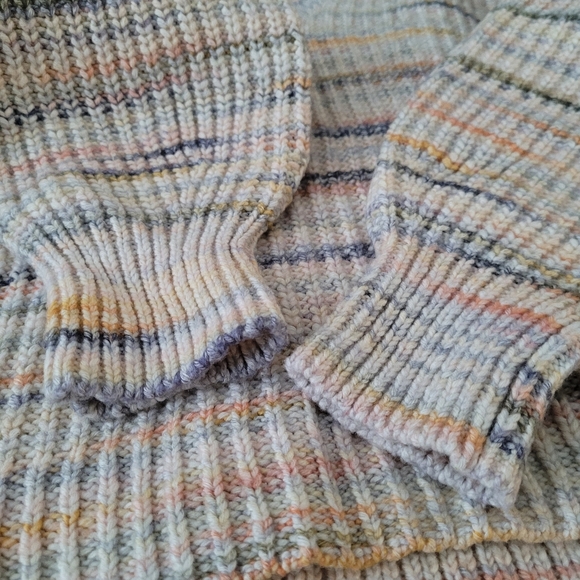 Signature Reitmans V neck Sweater size medium - Picture 6 of 9